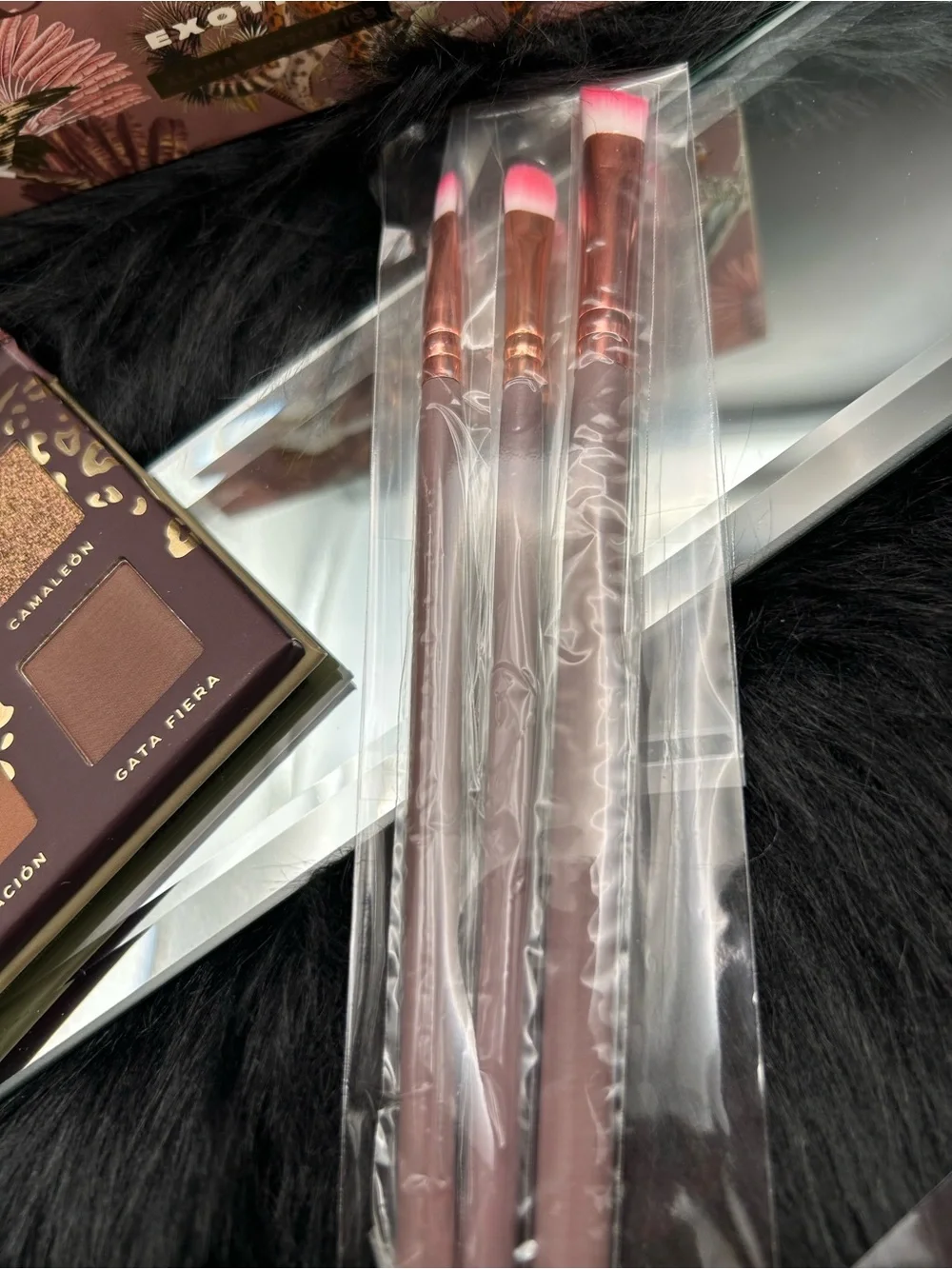 ALAMAR COSMETICS: NUDE Eyeshadow Palette and (3) Brush Set Retail $43❤️